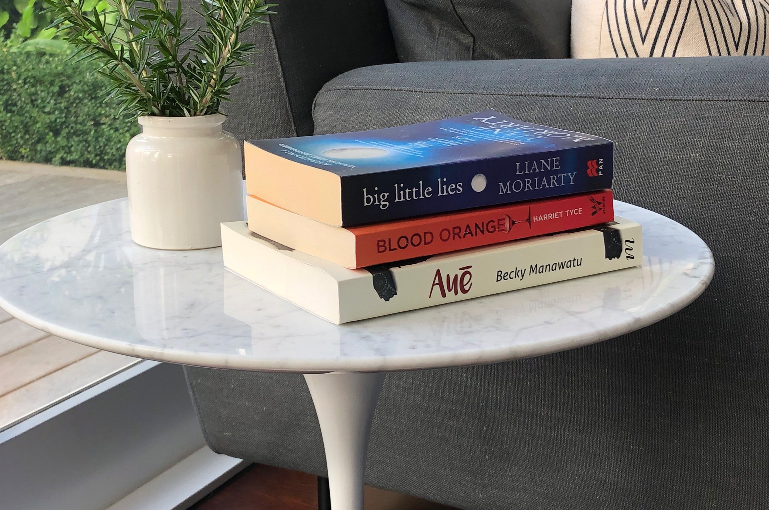 Replica Eero Saarinen Tulip Side Table – White Marble 2